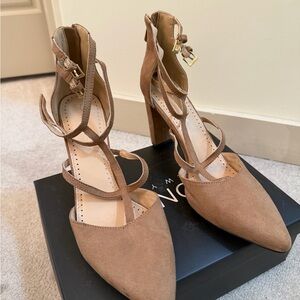 Adrienne Vittadini Tan Strappy Heels Size 10M